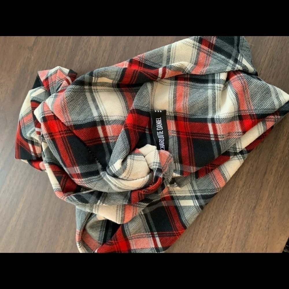 Charlotte Daniel infinity scarf plaid design in cream red black super soft euc